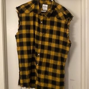 Youngla Sleeveless Flannel